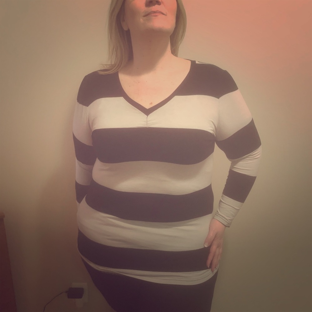 Black and white long T-shirt